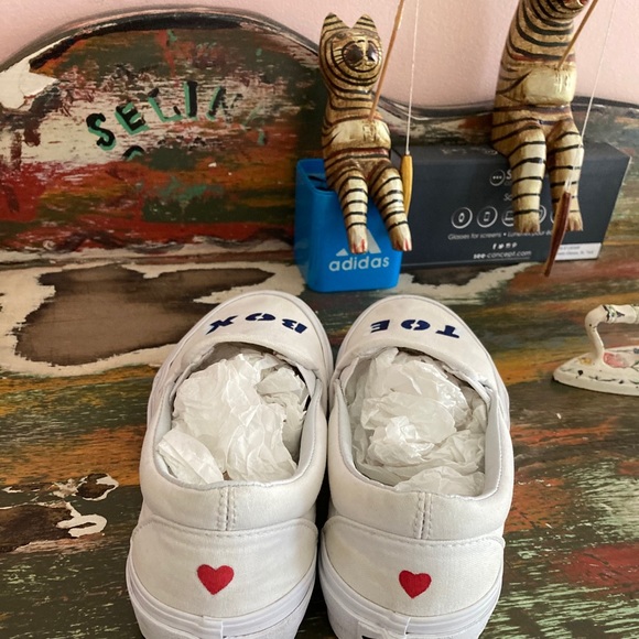 Custom Vans - Picture 3 of 6